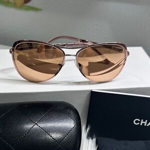 CHANEL Rose-Pink Cat-Eye Sunglasses with mirror lens